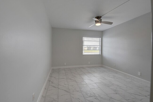 Building Photo - 974 Normandy Trail