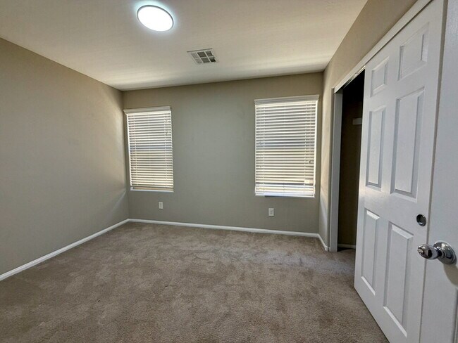 Building Photo - TWO STORY 3 BED 2.5 BATH HOME WITH SOLAR.