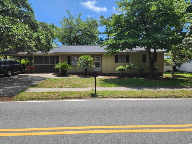 Primary Photo - 111 S Hollywood Dr