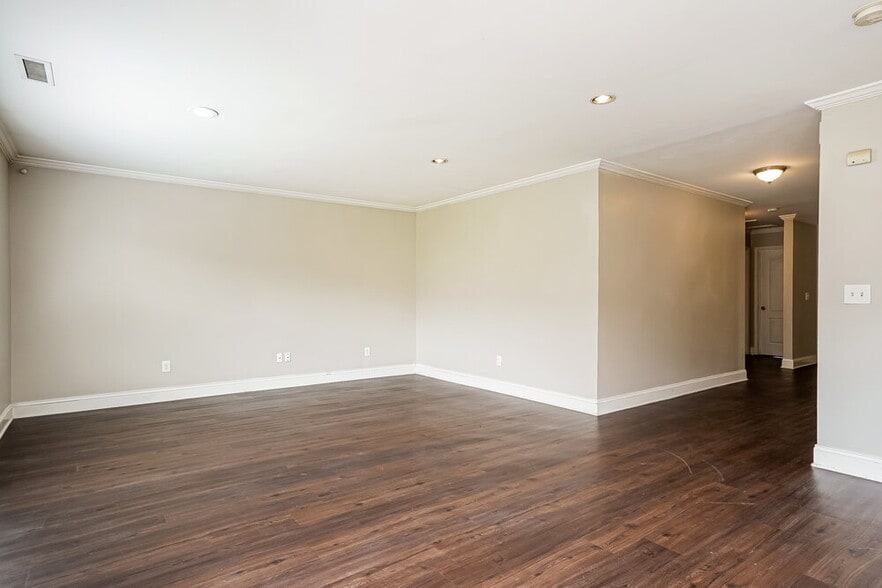 Building Photo - 535 Kerriann Ln