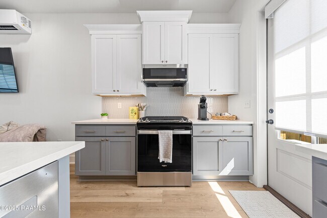 Building Photo - 206 Steiner Oaks