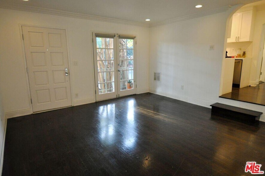 Living room (empty 2) - 837 11th St