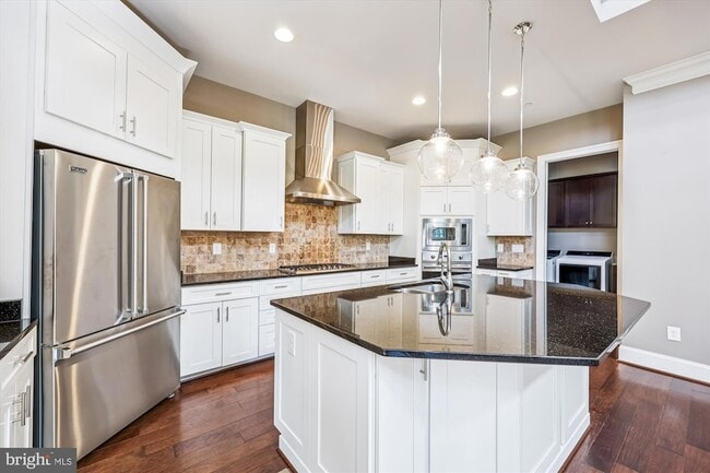 Building Photo - 448 Salk Cir