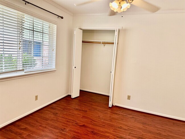 Building Photo - 10902 Olympia Dr