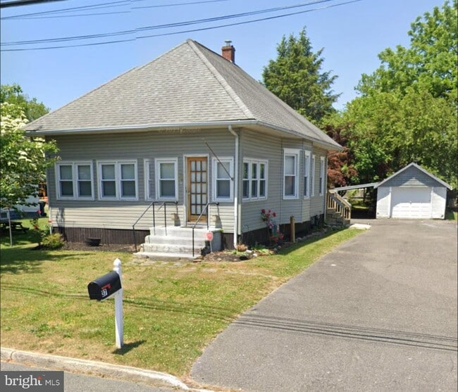 Building Photo - 37 Carroll Ave