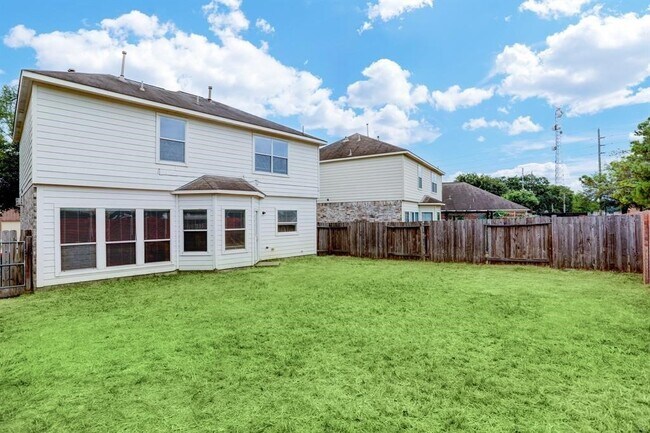 Building Photo - 15530 Hickory Dale St