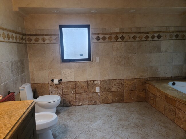 Master Bathroom - 1116 Via Nogales