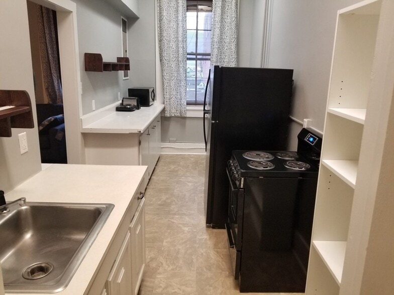 Building Photo - 130 E Main St