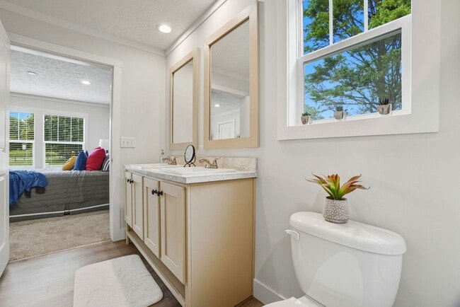 Building Photo - 2102 24th St NE