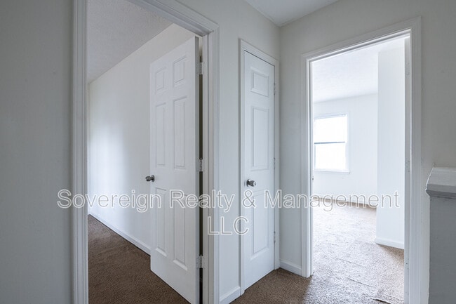 Building Photo - 582 Downing St