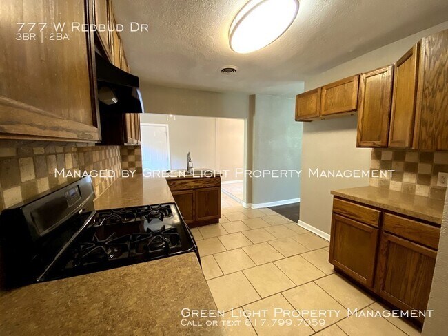 Building Photo - 777 W Redbud Dr
