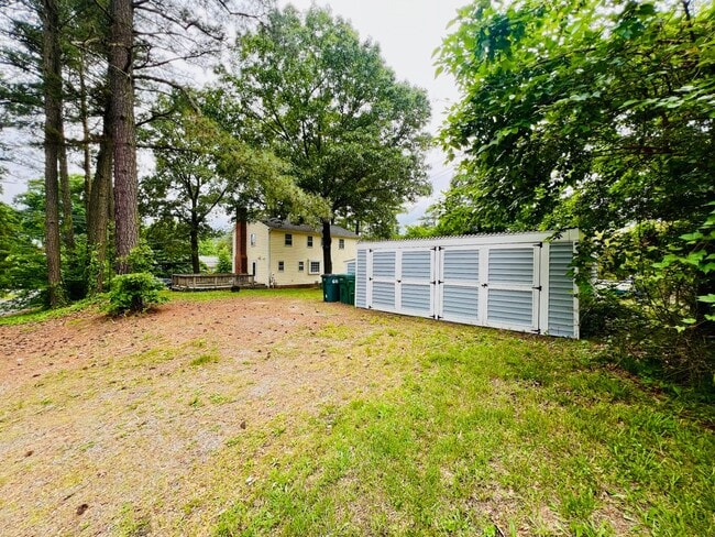 Building Photo - Charming 4-Bedroom Home with Ample Space and Modern Amenities