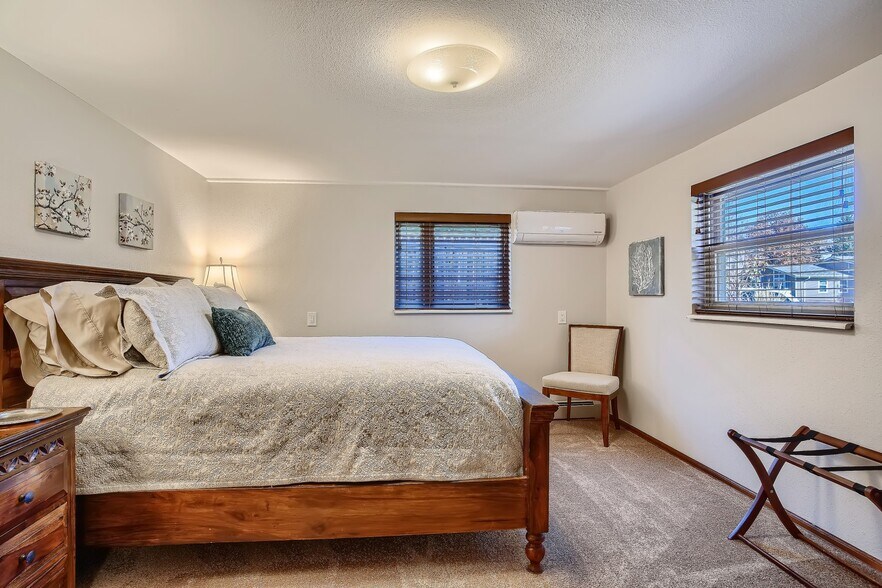 Primary bedroom. - 3061 Oak St