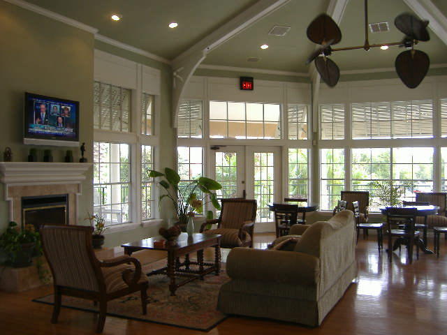 Building Photo - 3rd floor 2bed 2 bath on golf course