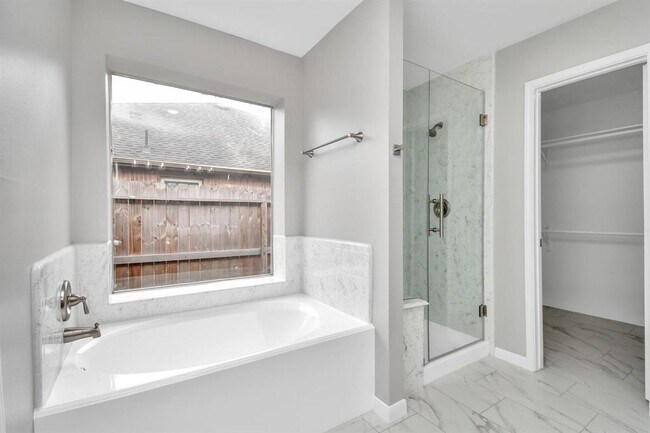 Building Photo - 4962 Sentry Woods Ln