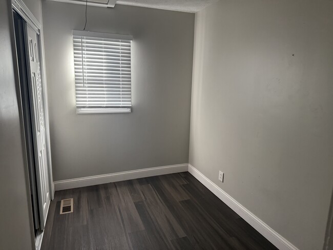 Building Photo - 120 Lakeview Blvd