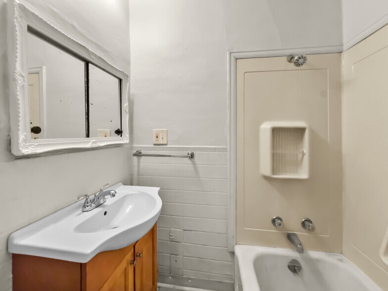 Building Photo - 3928 Upton Ave