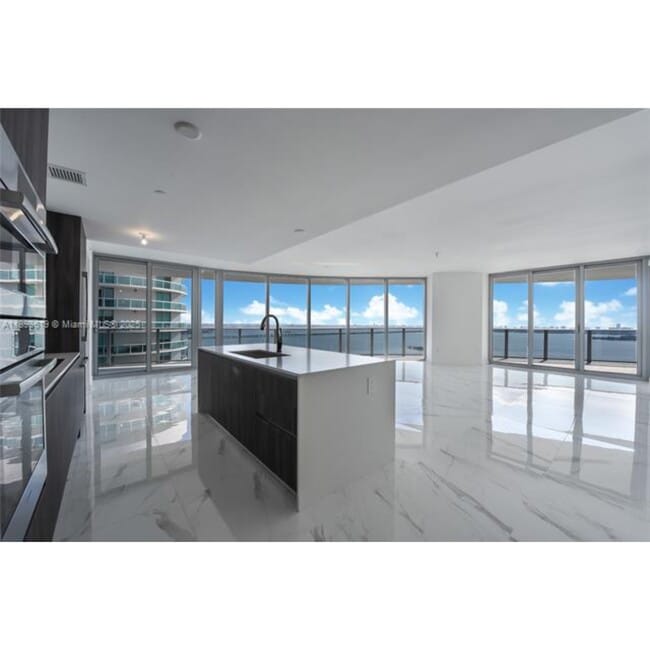 Building Photo - 488 NE 18th St