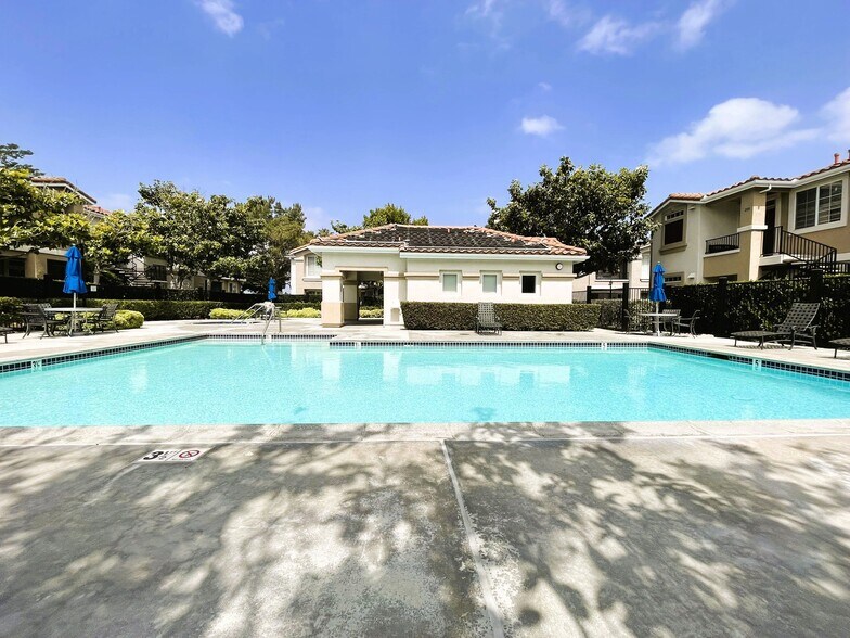 Building Photo - 10776 Sabre Hill Dr