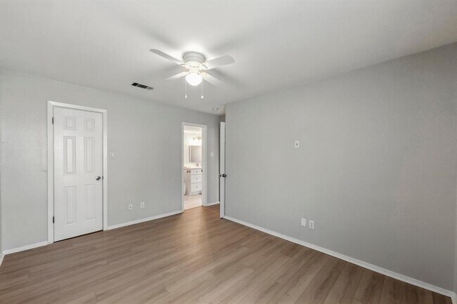 Building Photo - 6903 Deatonhill Dr