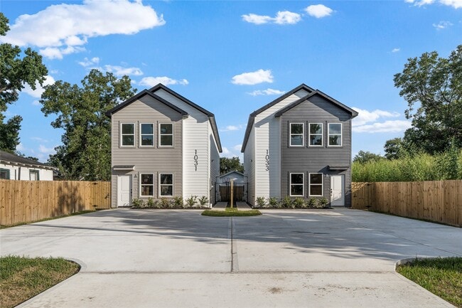 Building Photo - 1031 North Ln