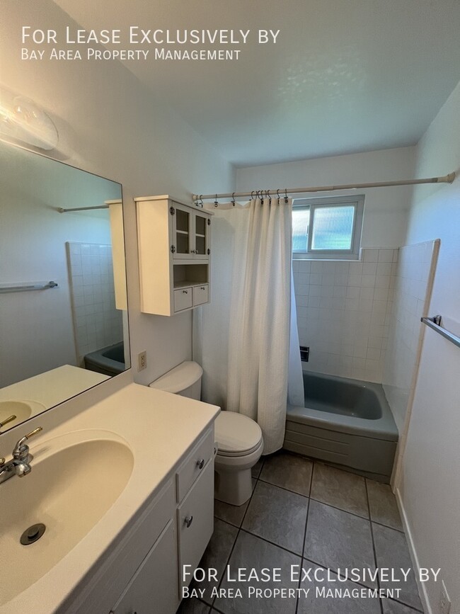 Building Photo - Pet-friendly, ground floor 2BR/2BA condo n...