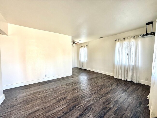 Building Photo - 2236 Home Dr