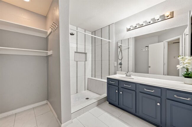 Building Photo - 6523 Mildenhall Ct