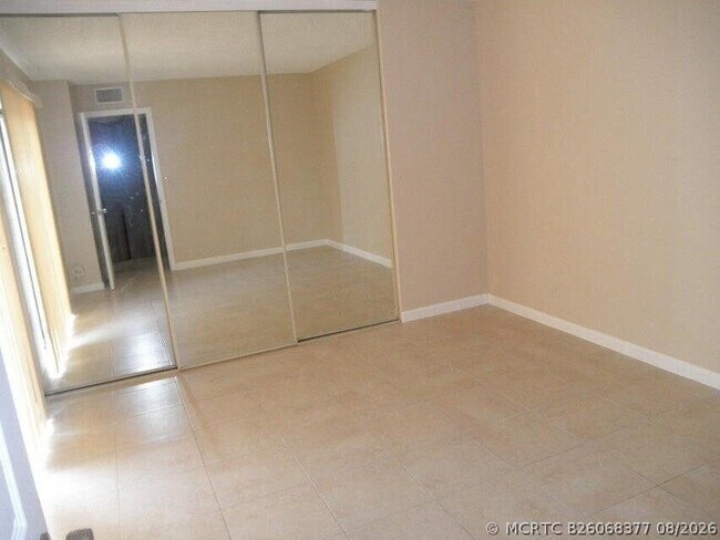 Building Photo - 584 Springdale Cir