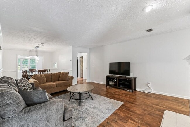 Building Photo - 19 Normandy Ct NE