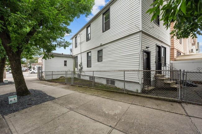 Building Photo - 144-19-144111 111th Ave