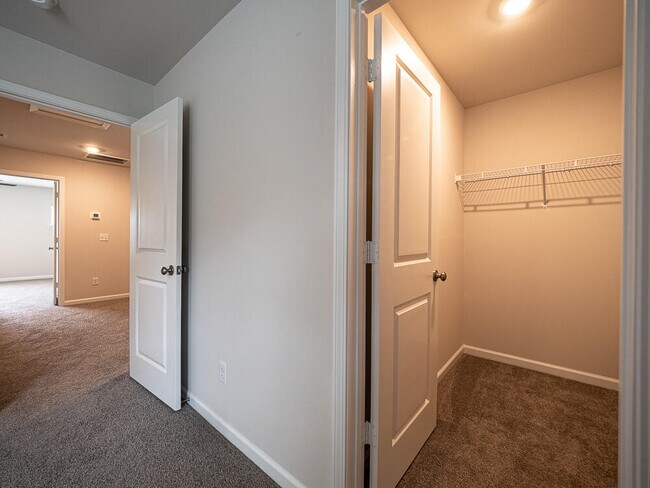 Building Photo - 1830 Lacebark Dr