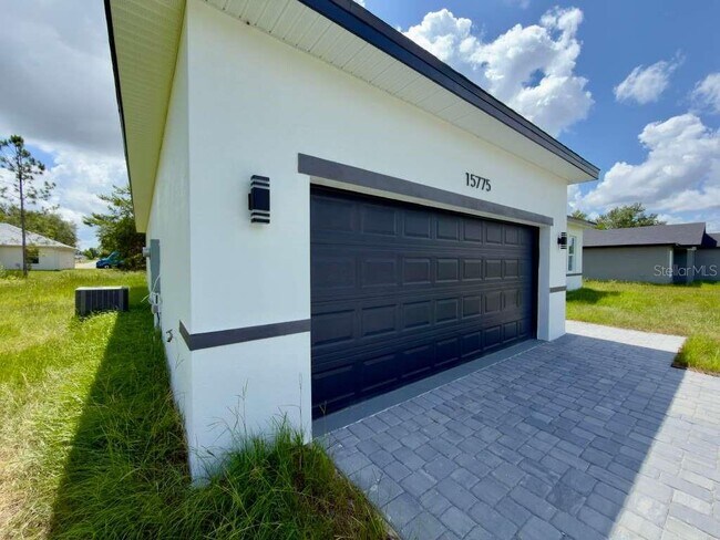 Building Photo - 15775 SW 59th Avenue Rd