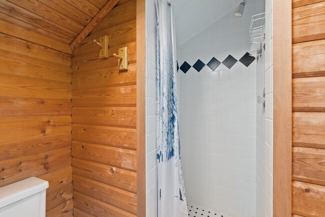 Building Photo - 168 Valley Creek Dr