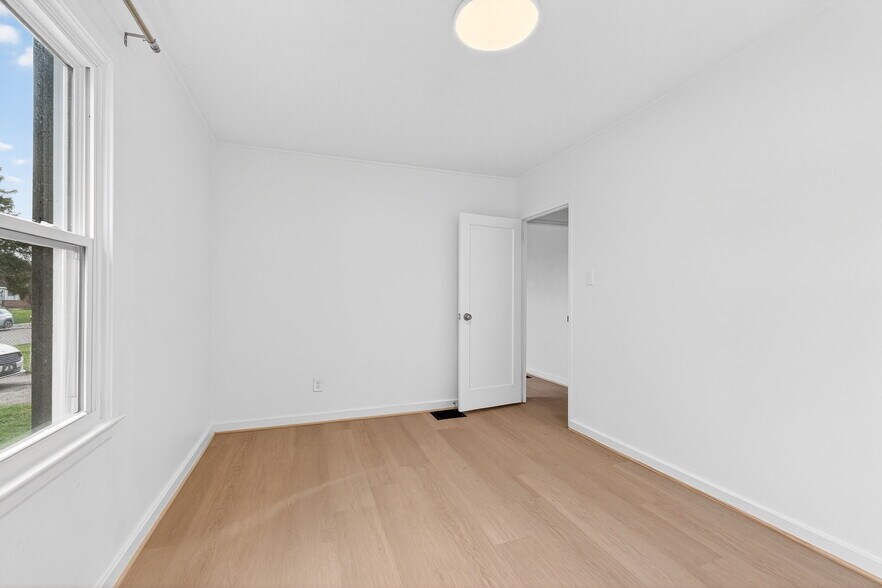 Building Photo - 849 Lyman Ave