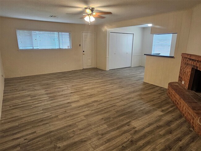 Building Photo - 1113 E Amherst Ln