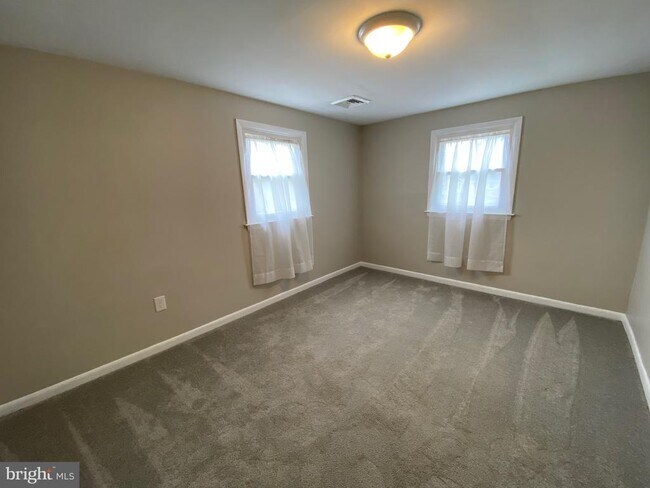 Building Photo - 425 Weidman Ave