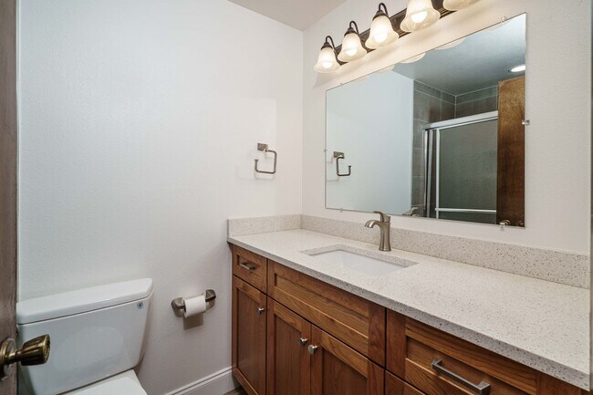 Building Photo - GREAT LOCATION!!! Single Level 3 bedroom 2...