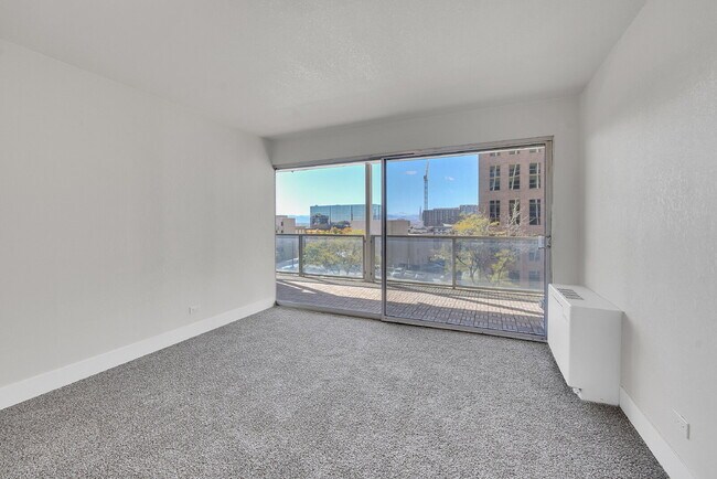 Building Photo - $1,950, 2-bed, 1-bath located in Denver wi...