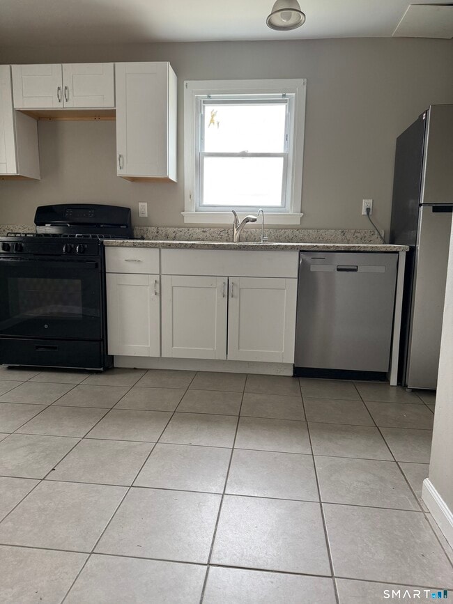 Building Photo - 92 Great Hill Rd