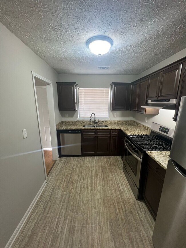 Building Photo - 3028 Dale Ct