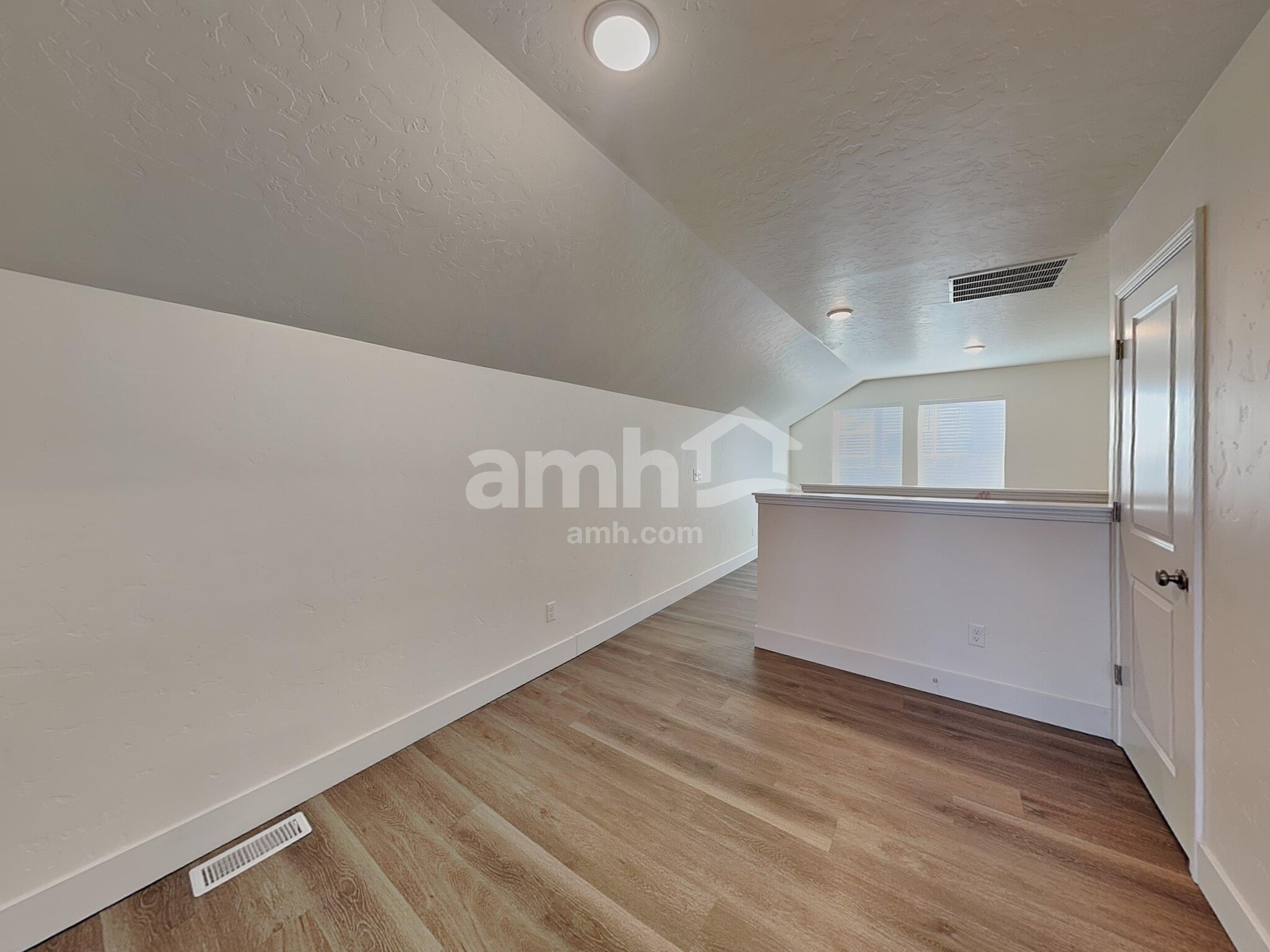 Building Photo - 3492 S Bartlett Ave