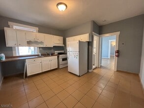 Building Photo - 514 E Jersey St