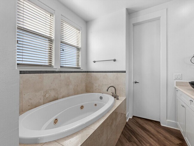 Building Photo - 3421 Gillespie St