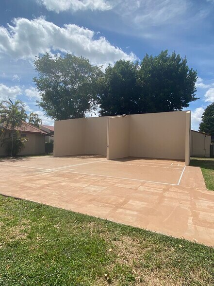 Building Photo - 8947 SW 149th Pl