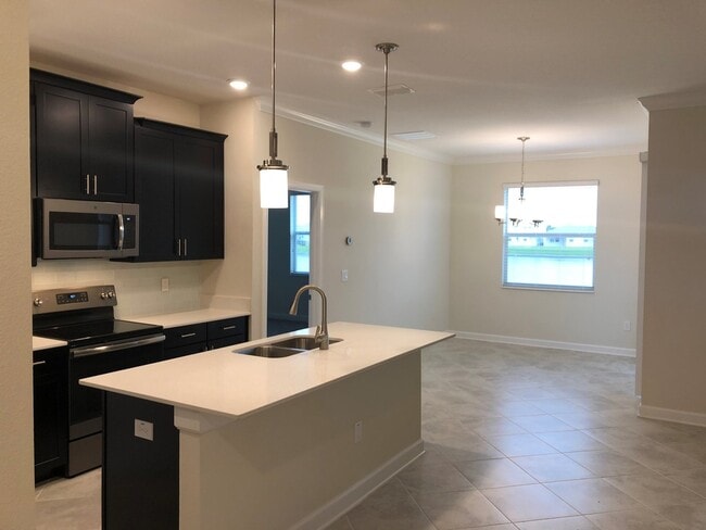Building Photo - Lakefront Single Story 3/2 Home  FREE wash...