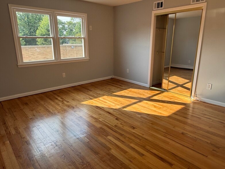 Building Photo - 286 Leonia Ave