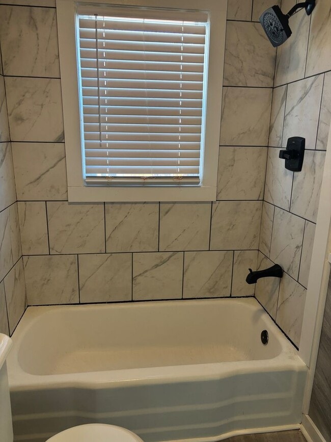 Building Photo - 1095