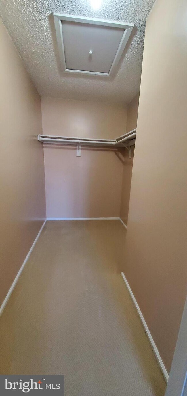 Building Photo - 18 Feiler Ct