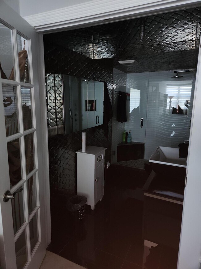 Building Photo - 899 Jeffery St